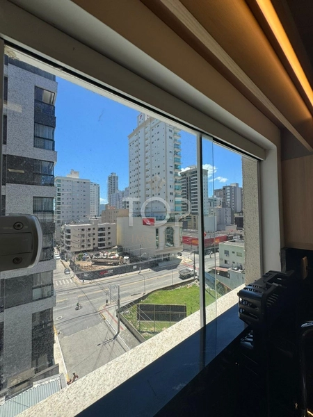 FINAMENTE MOBILIADO EM MEIA PRAIA: 25ª foto da galeria de imagens do imóvel