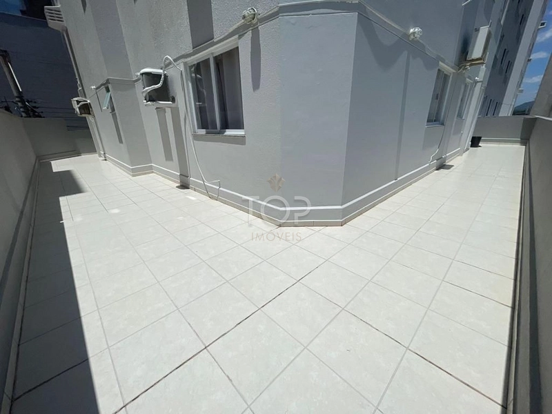 QUADRA MAR DIFERENCIADO EM MEIA PRAIA: 10ª foto da galeria de imagens do imóvel