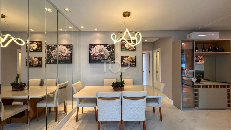 3 Suítes Finamente Mobiliado em Meia Praia: 2ª foto da galeria de imagens do imóvel