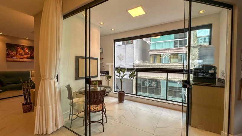 3 Suítes Finamente Mobiliado em Meia Praia: 3ª foto da galeria de imagens do imóvel