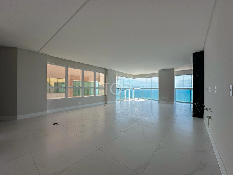 APARTAMENTO PRONTO COM VISTA PARA O MAR EM MEIA PRAIA: 49ª foto da galeria de imagens do imóvel