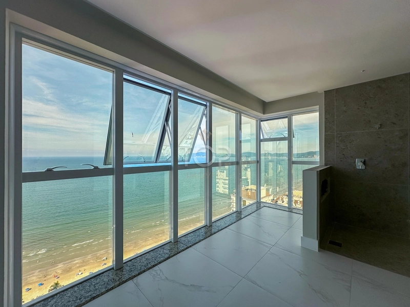 APARTAMENTO PRONTO COM VISTA PARA O MAR EM MEIA PRAIA: 3ª foto da galeria de imagens do imóvel