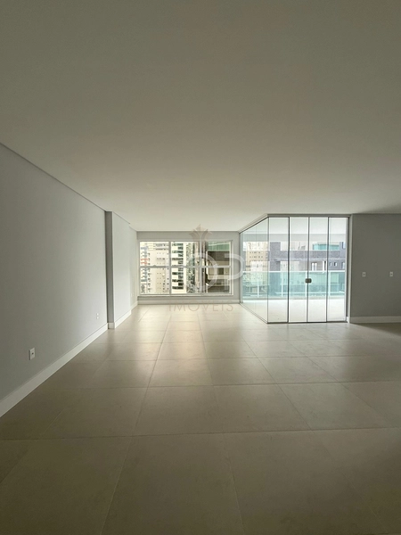 APARTAMENTO PRONTO EM MEIA PRAIA: 2ª foto da galeria de imagens do imóvel