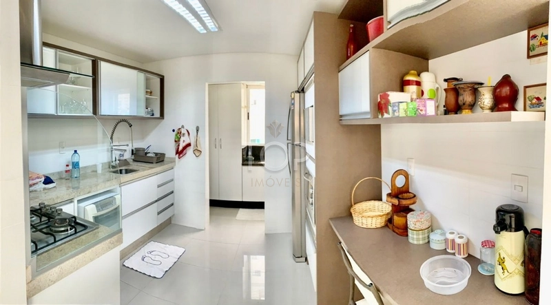 QUADRA MAR FINAMENTE MOBILIADO EM MEIA PRAIA: 13ª foto da galeria de imagens do imóvel