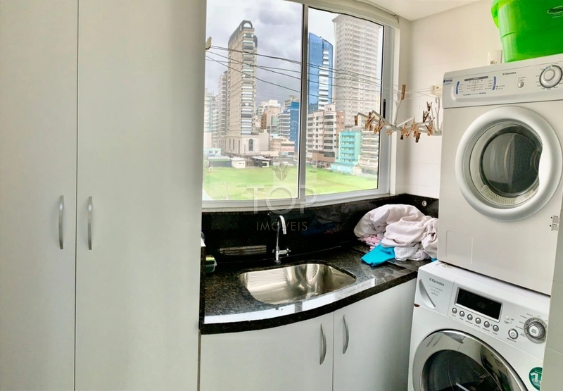 QUADRA MAR FINAMENTE MOBILIADO EM MEIA PRAIA: 14ª foto da galeria de imagens do imóvel