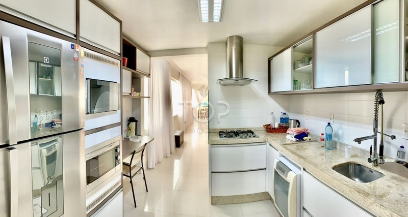 QUADRA MAR FINAMENTE MOBILIADO EM MEIA PRAIA: 12ª foto da galeria de imagens do imóvel