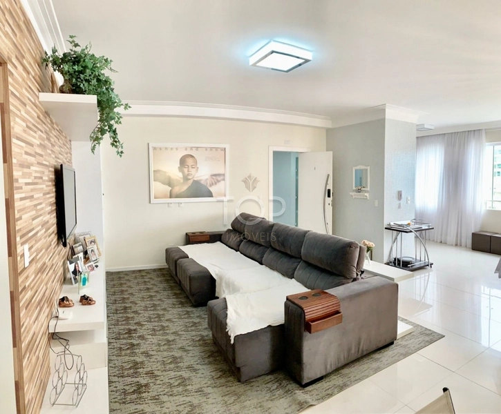 QUADRA MAR FINAMENTE MOBILIADO EM MEIA PRAIA: 3ª foto da galeria de imagens do imóvel