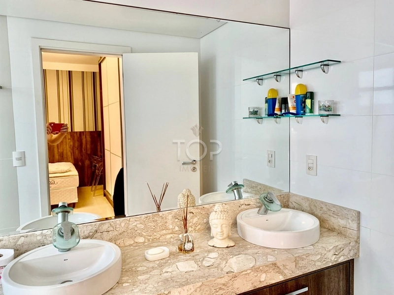 QUADRA MAR FINAMENTE MOBILIADO EM MEIA PRAIA: 19ª foto da galeria de imagens do imóvel