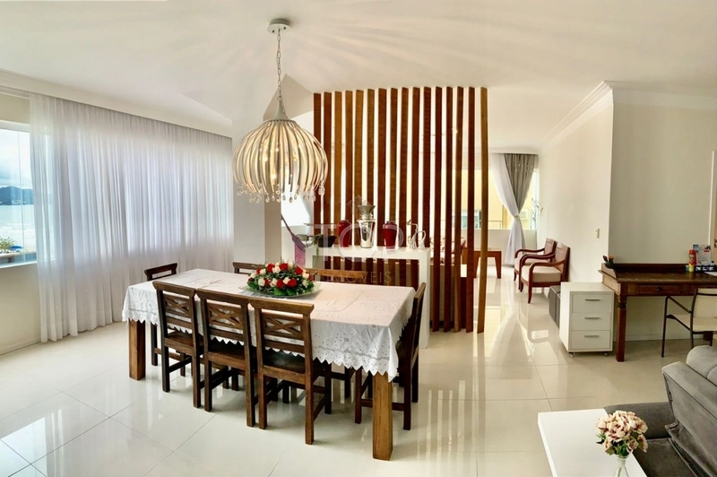 QUADRA MAR FINAMENTE MOBILIADO EM MEIA PRAIA: 6ª foto da galeria de imagens do imóvel