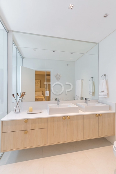 SHOWROOM EM MEIA PRAIA: 33ª foto da galeria de imagens do imóvel