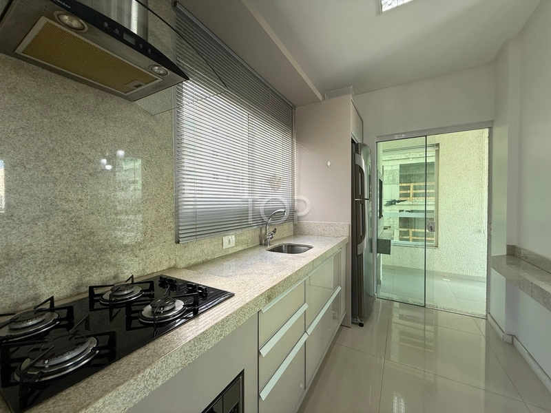 MOBILIADO EM MEIA PRAIA: 23ª foto da galeria de imagens do imóvel