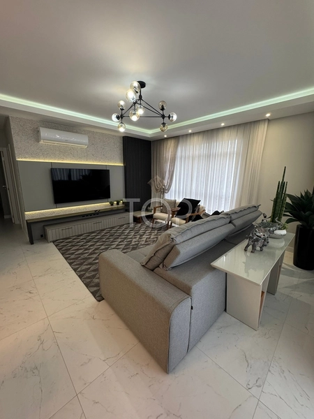 VISTA MAR E MOBILIADO EM MEIA PRAIA: 1ª foto da galeria de imagens do imóvel