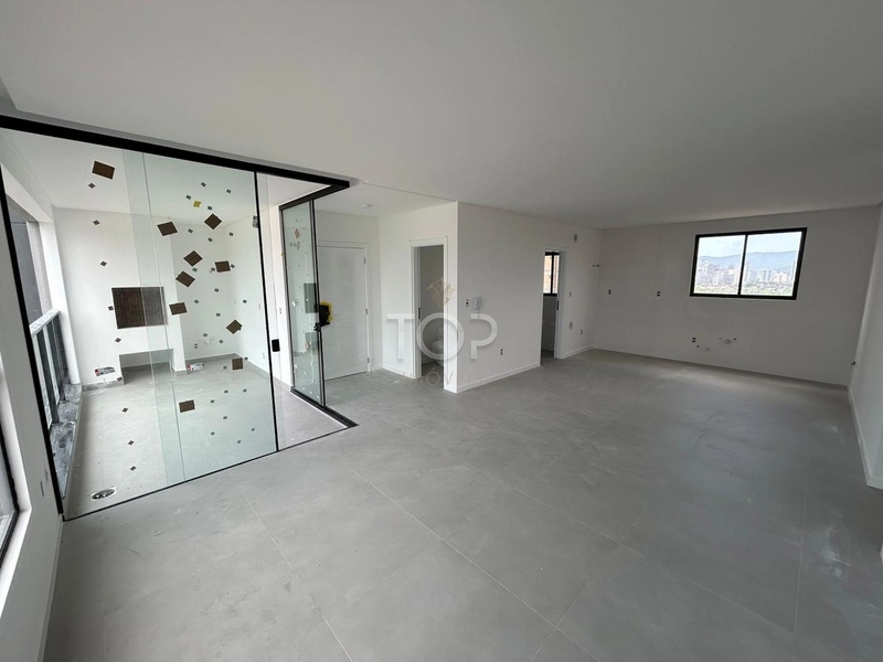 PRONTO PARA MORAR EM MEIA PRAIA: 4ª foto da galeria de imagens do imóvel