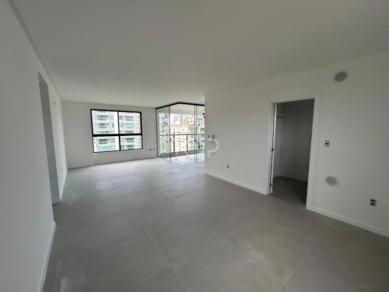 PRONTO PARA MORAR EM MEIA PRAIA: 5ª foto da galeria de imagens do imóvel