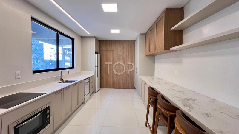 FINAMENTE MOBILIADO EM MEIA PRAIA: 46ª foto da galeria de imagens do imóvel