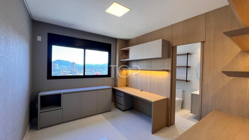 FINAMENTE MOBILIADO EM MEIA PRAIA: 37ª foto da galeria de imagens do imóvel