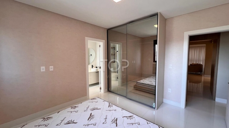 FINAMENTE MOBILIADO EM MEIA PRAIA: 55ª foto da galeria de imagens do imóvel