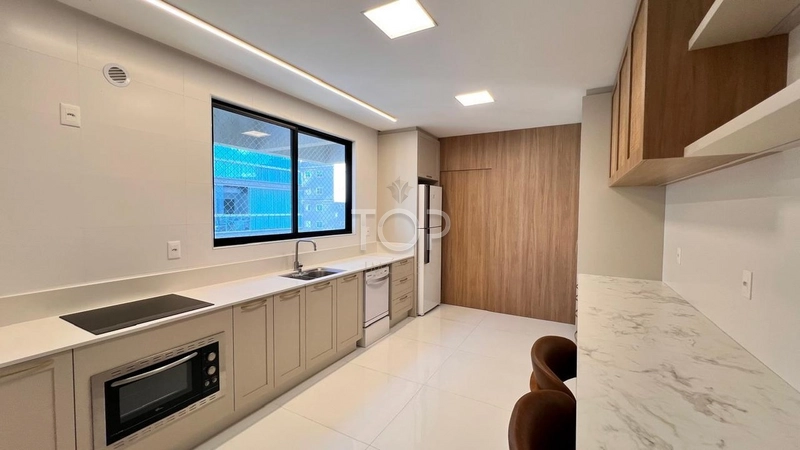 FINAMENTE MOBILIADO EM MEIA PRAIA: 47ª foto da galeria de imagens do imóvel