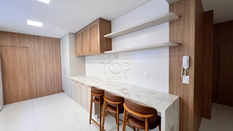 FINAMENTE MOBILIADO EM MEIA PRAIA: 30ª foto da galeria de imagens do imóvel