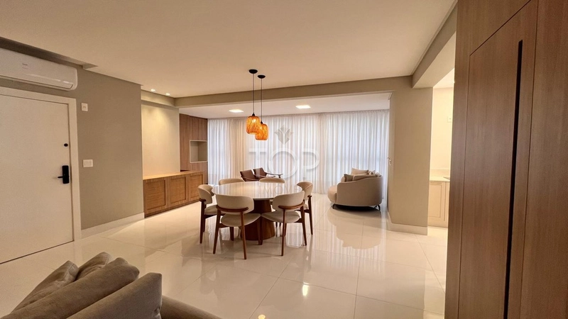 FINAMENTE MOBILIADO EM MEIA PRAIA: 3ª foto da galeria de imagens do imóvel