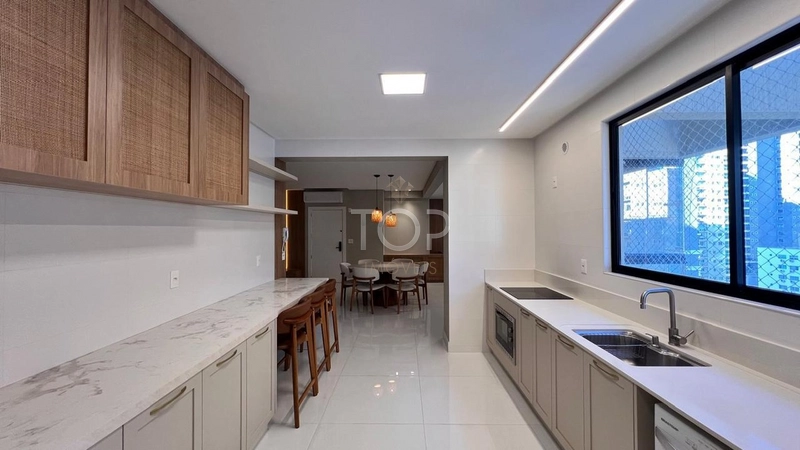 FINAMENTE MOBILIADO EM MEIA PRAIA: 50ª foto da galeria de imagens do imóvel