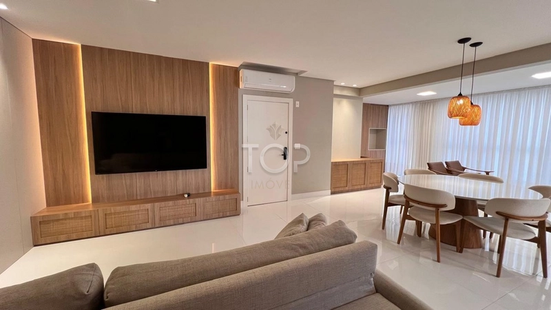 FINAMENTE MOBILIADO EM MEIA PRAIA: 2ª foto da galeria de imagens do imóvel