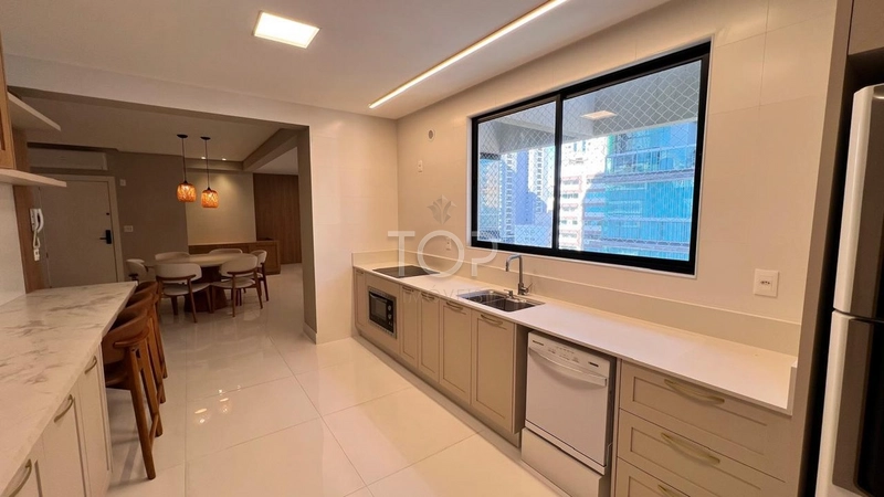 FINAMENTE MOBILIADO EM MEIA PRAIA: 49ª foto da galeria de imagens do imóvel