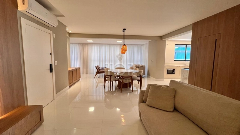 FINAMENTE MOBILIADO EM MEIA PRAIA: 42ª foto da galeria de imagens do imóvel