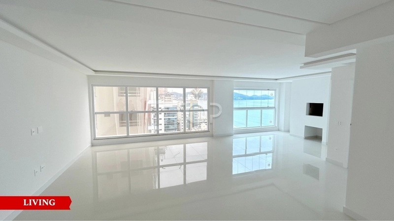 FRENTE MAR PRONTO PARA MORAR EM MEIA PRAIA: 1ª foto da galeria de imagens do imóvel