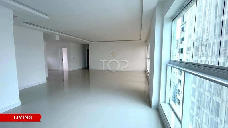 FRENTE MAR PRONTO PARA MORAR EM MEIA PRAIA: 3ª foto da galeria de imagens do imóvel