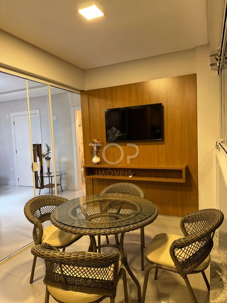 APARTAMENTO FINAMENTE MOBILIADO EM MEIA PRAIA: 3ª foto da galeria de imagens do imóvel