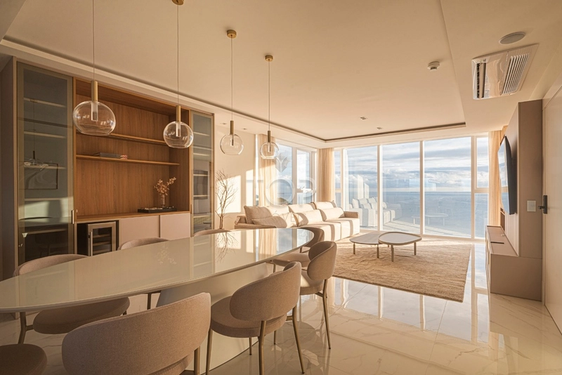 Finamente mobiliado, com vista para o mar, em Balneário Camboriú: 2ª foto da galeria de imagens do imóvel