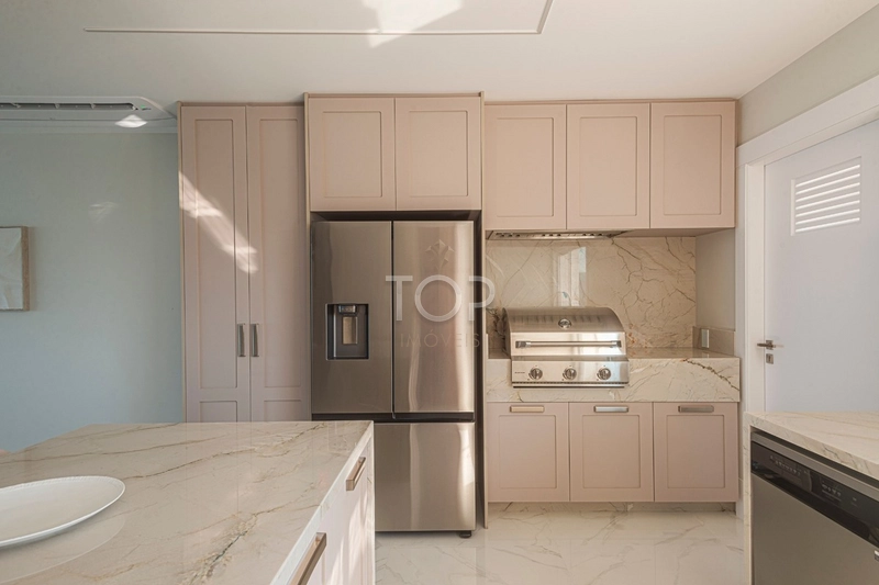 Finamente mobiliado, com vista para o mar, em Balneário Camboriú: 3ª foto da galeria de imagens do imóvel