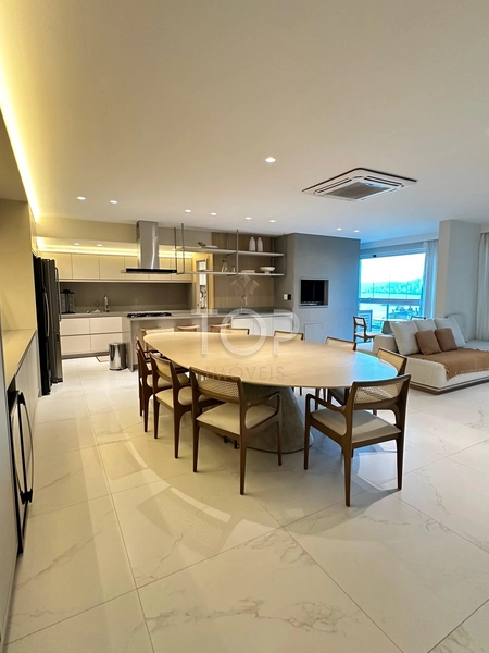 FINAMENTE MOBILIADO COM VISTA PARA O MAR EM ITAPEMA: 3ª foto da galeria de imagens do imóvel