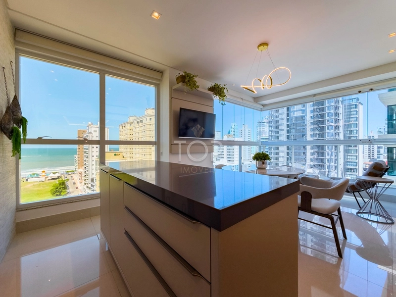 VISTA MAR FINAMENTE MOBILIADO EM MEIA PRAIA