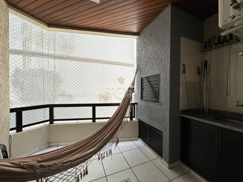 OPORTUNIDADE EM MEIA PRAIA QUADRA MAR MOBILIADO: 2ª foto da galeria de imagens do imóvel