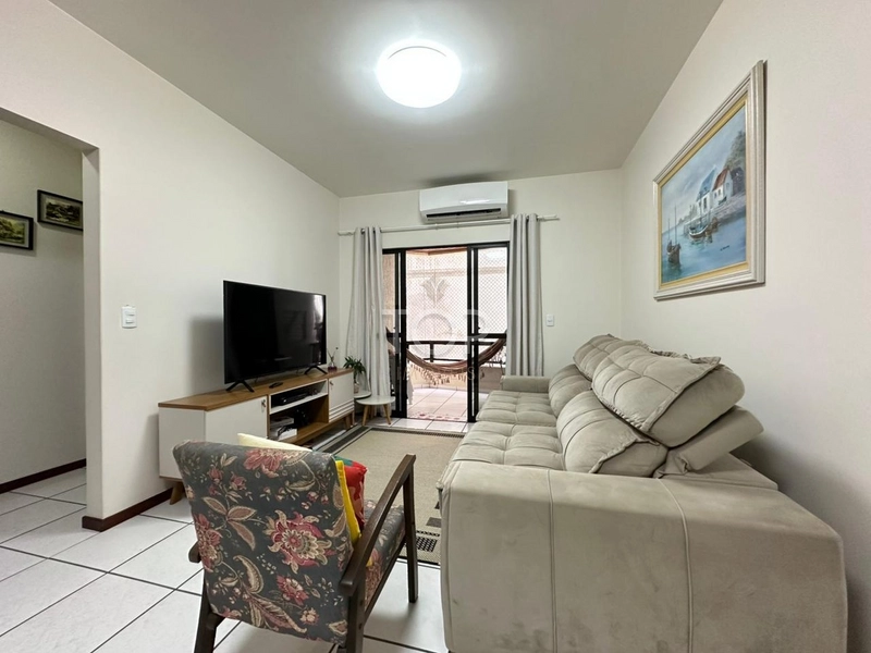 OPORTUNIDADE EM MEIA PRAIA QUADRA MAR MOBILIADO