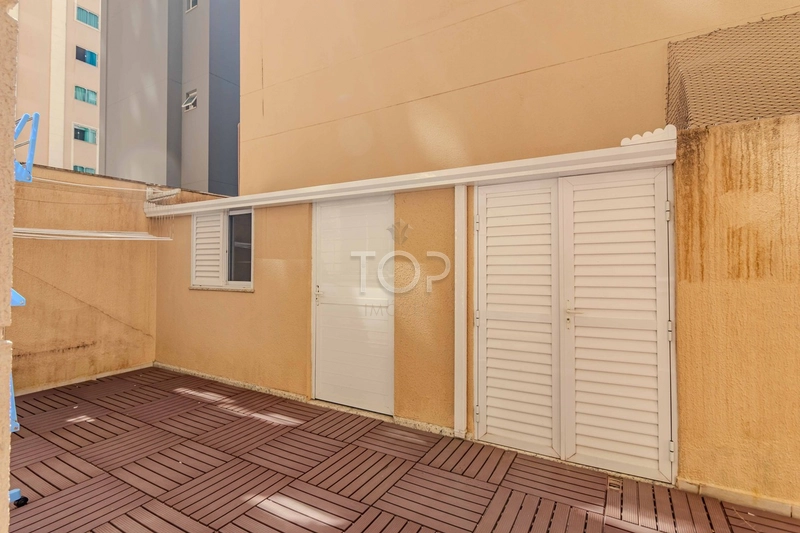 FINAMENTE MOBILIADO EM MEIA PRAIA: 13ª foto da galeria de imagens do imóvel