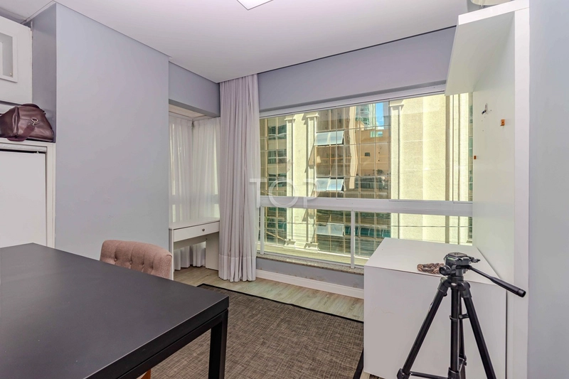 FINAMENTE MOBILIADO EM MEIA PRAIA: 18ª foto da galeria de imagens do imóvel