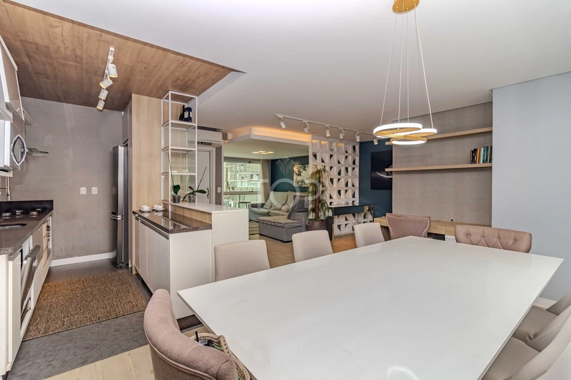 FINAMENTE MOBILIADO EM MEIA PRAIA: 21ª foto da galeria de imagens do imóvel