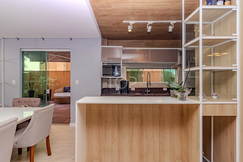 FINAMENTE MOBILIADO EM MEIA PRAIA: 3ª foto da galeria de imagens do imóvel