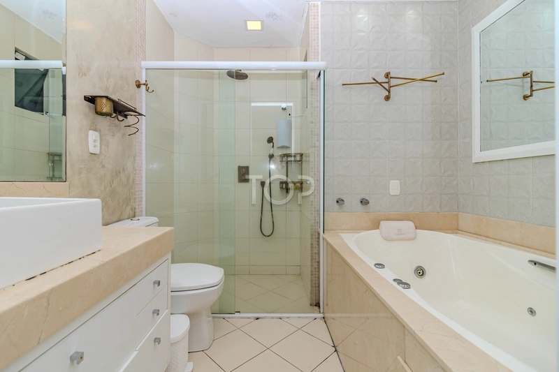 FINAMENTE MOBILIADO EM MEIA PRAIA: 2ª foto da galeria de imagens do imóvel