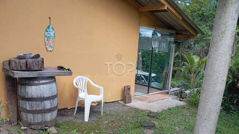 CASA EM BOMBINHAS: 4ª foto da galeria de imagens do imóvel