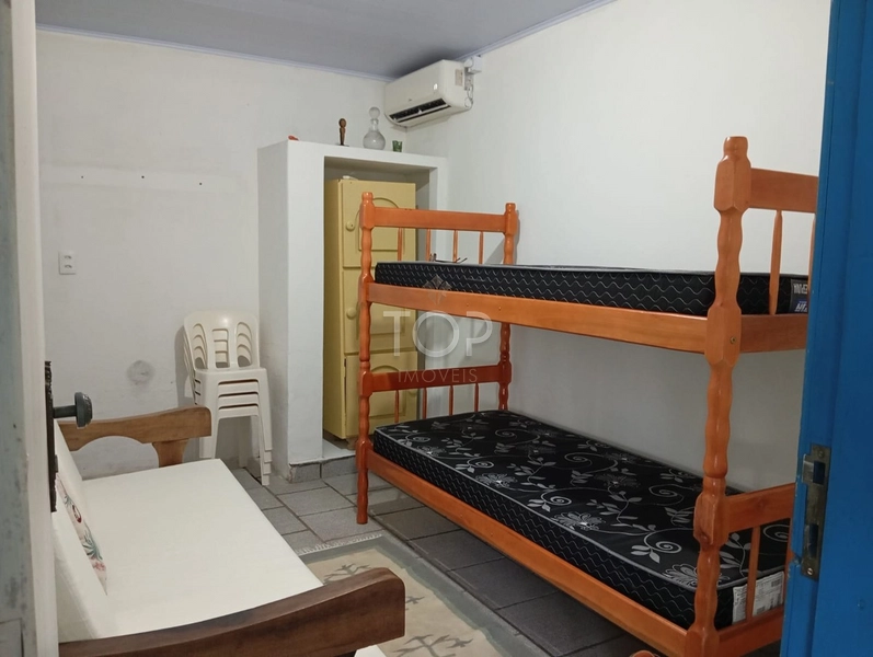 CASA EM BOMBINHAS: 8ª foto da galeria de imagens do imóvel