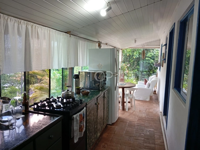 CASA EM BOMBINHAS: 3ª foto da galeria de imagens do imóvel