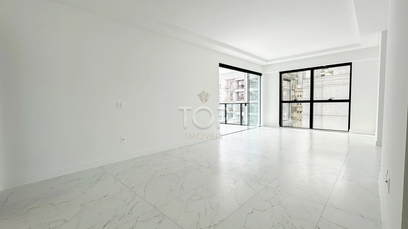 PRONTO PARA MORAR EM MEIA PRAIA: 19ª foto da galeria de imagens do imóvel