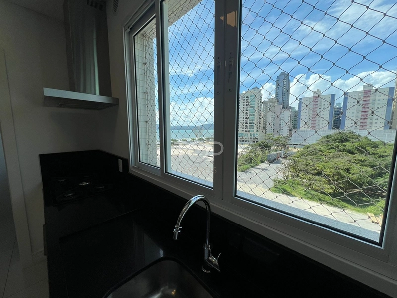 APARTAMENTO QUADRA MAR NA MEIA PRAIA NOVO FINAMENTE MOBILIADO: 2ª foto da galeria de imagens do imóvel