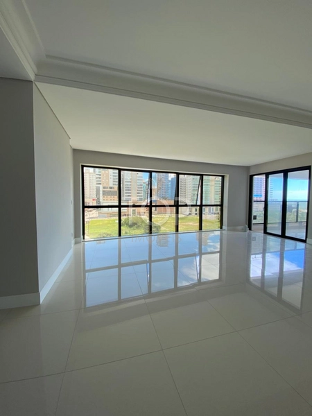 APARTAMENTO PRONTO COM VISTA MAR EM MEIA PRAIA: 2ª foto da galeria de imagens do imóvel