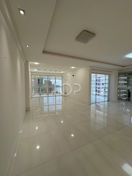 PRONTO PARA MORAR EM MEIA PRAIA: 1ª foto da galeria de imagens do imóvel