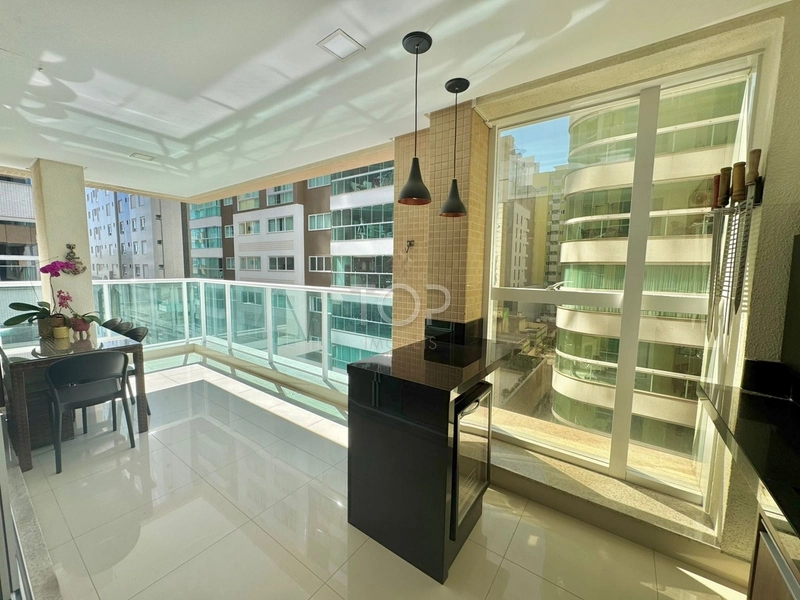 APARTAMENTO MOBILIADO COM VISTA MAR EM MEIA PRAIA: 2ª foto da galeria de imagens do imóvel